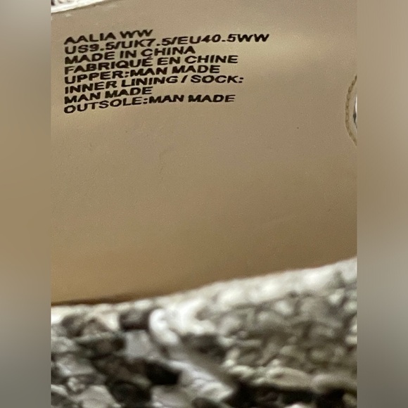 White Snake-Embossed Aalia Pump - Shoe Dazzle- US 9.5 - Picture 6 of 6